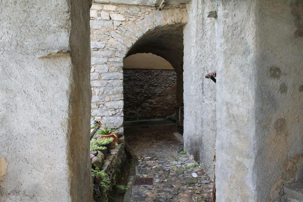 Casa Nel Borgo Antico Villa Quaratica Exterior foto
