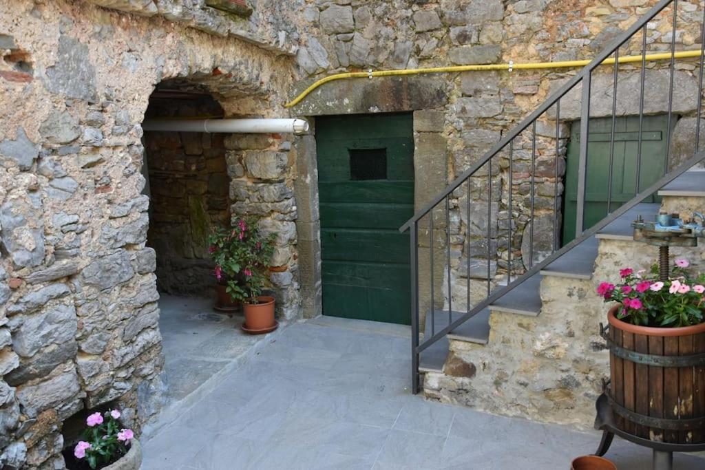Casa Nel Borgo Antico Villa Quaratica Exterior foto