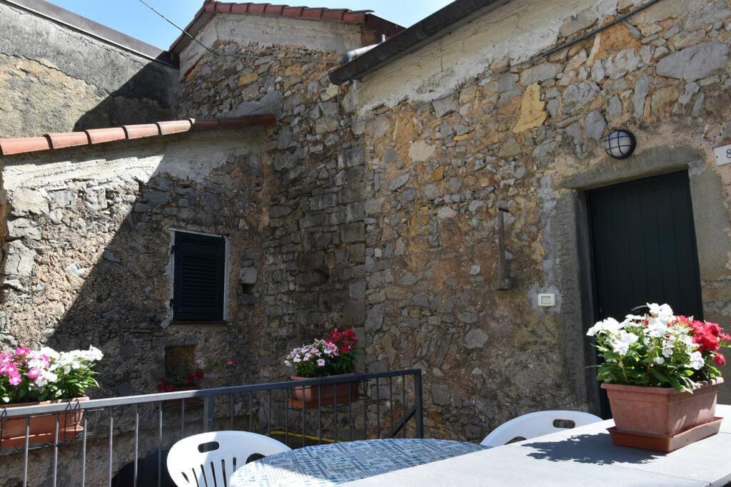 Casa Nel Borgo Antico Villa Quaratica Exterior foto