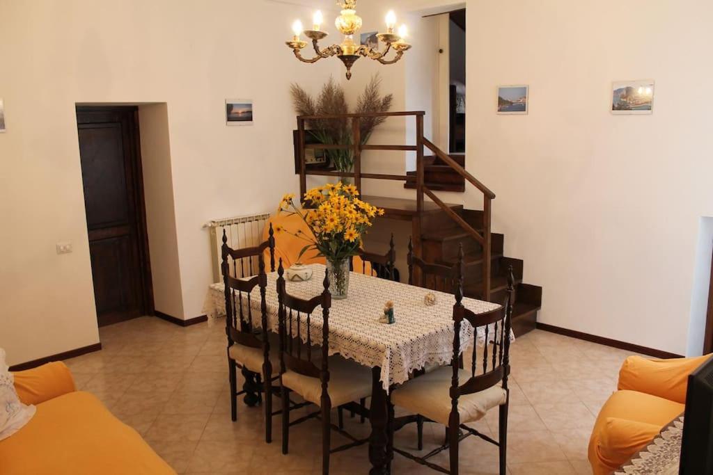 Casa Nel Borgo Antico Villa Quaratica Exterior foto