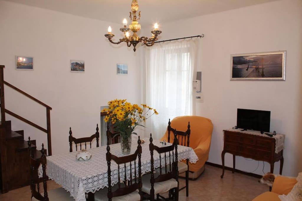 Casa Nel Borgo Antico Villa Quaratica Exterior foto